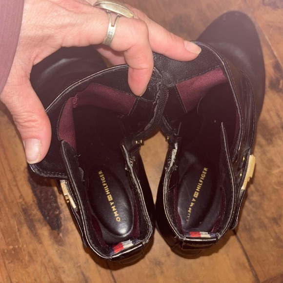 Tommy Hilfiger Black Ankle zipper boots 7M with Gold Emblem - Picture 13 of 16